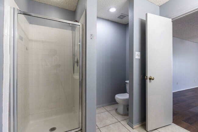 Building Photo - 8423 Parry Path