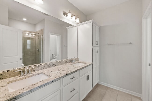 Building Photo - 1039 Commack Dr