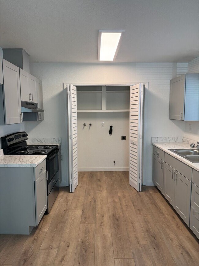 Building Photo - Newly renovated Cottage in Shasta Lake City!
