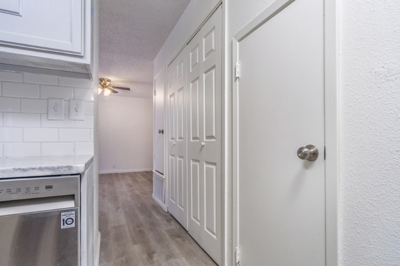 Building Photo - 3 Amanda