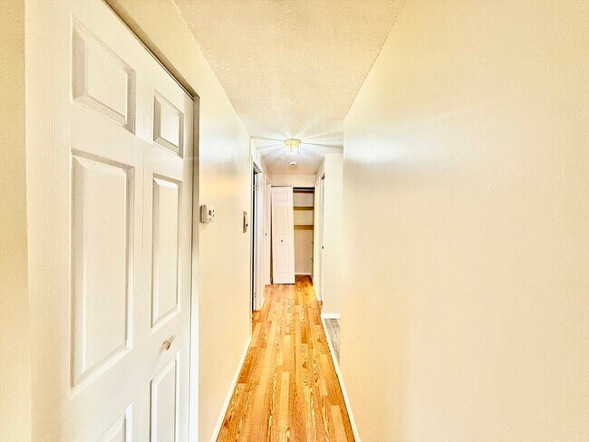 Building Photo - 160 Elm St