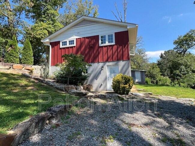 Building Photo - 109 Barnard Ave