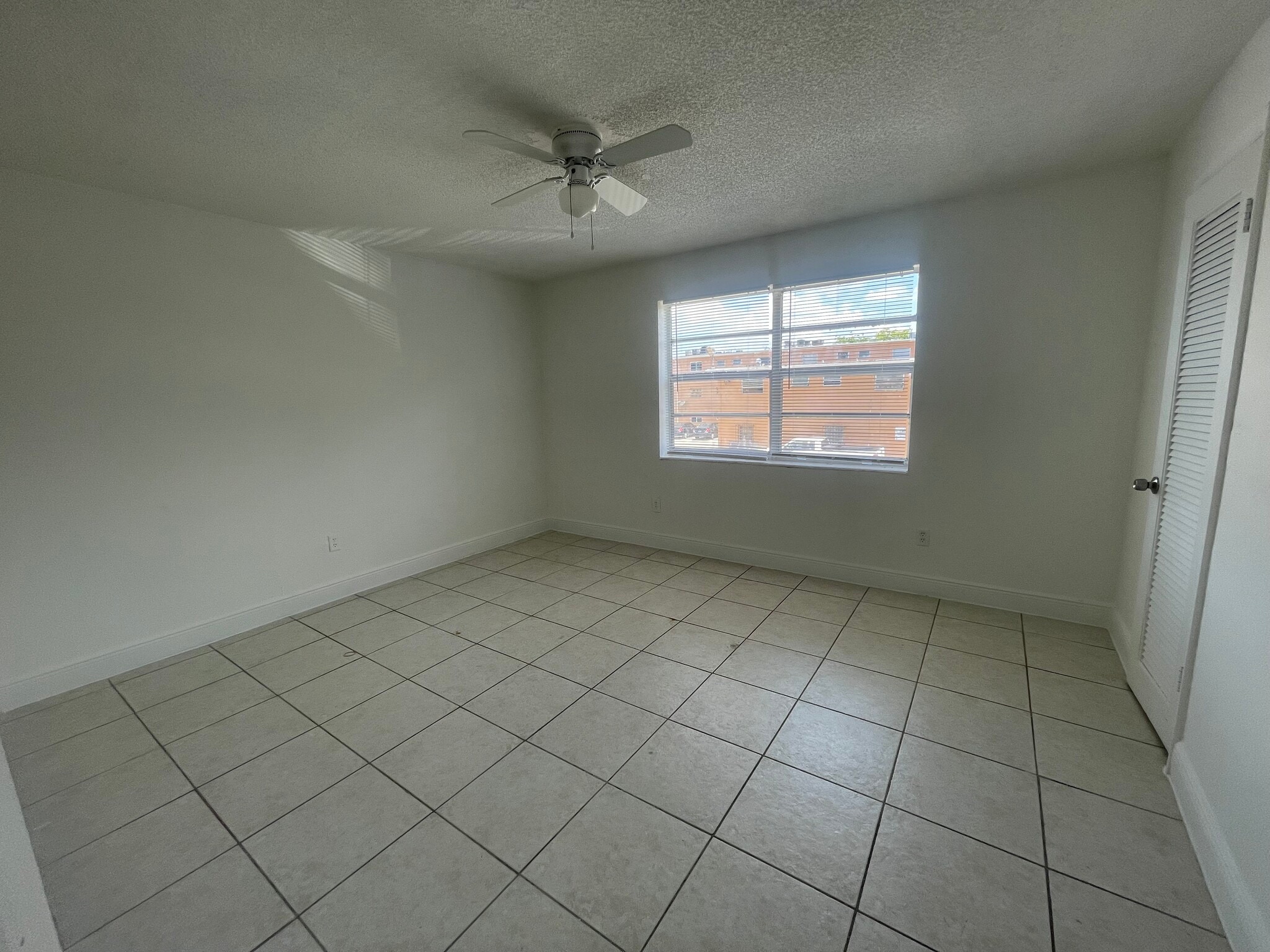 Building Photo - 1305 W 53rd St