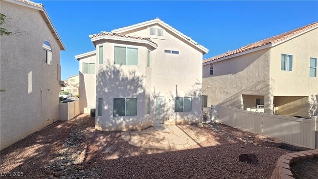Building Photo - 9351 Pinewood Ridge St