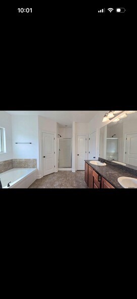 Building Photo - 10028 Savannah Jane Ln