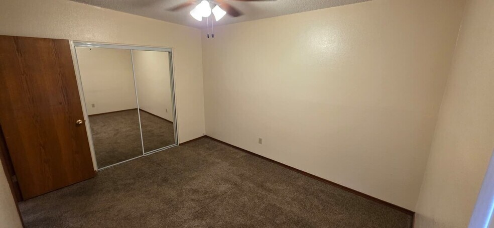 Building Photo - 24 N Mesa Dr