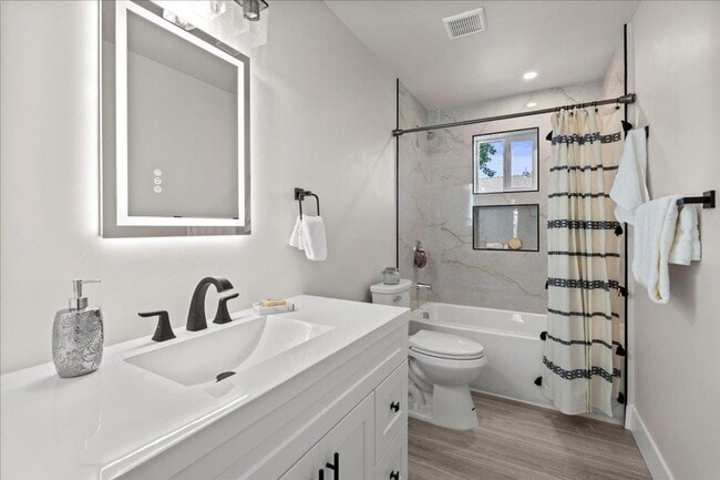 Building Photo - 4BR Home on 0.35-Acre Lot | Owned Solar