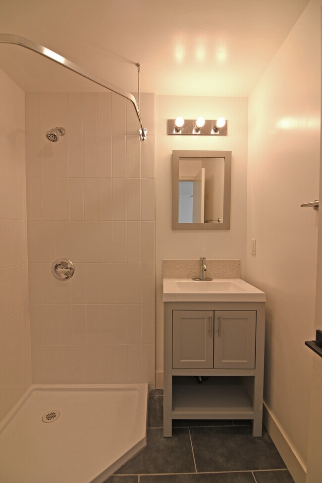 Private Bathroom - 2712 Westwood Blvd