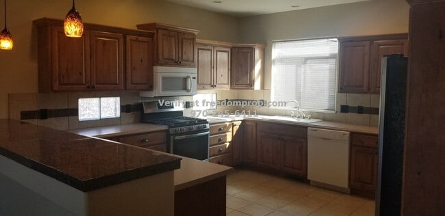 Building Photo - 2690 Summer Hill Ct