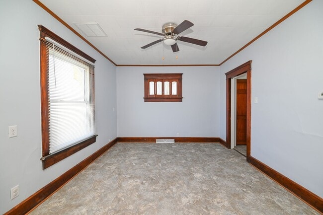 Building Photo - Large 4 Bedroom/2 Bath Home For Rent