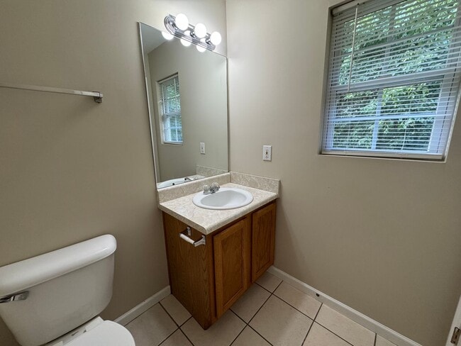 Building Photo - Nice 2/2.5 Townhouse in East Rome- $1,295