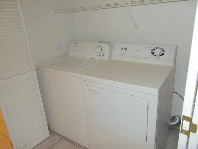 Building Photo - 1825 Cutlass Dr