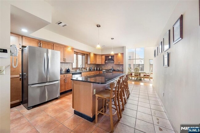 Building Photo - 220 Harrison Ave