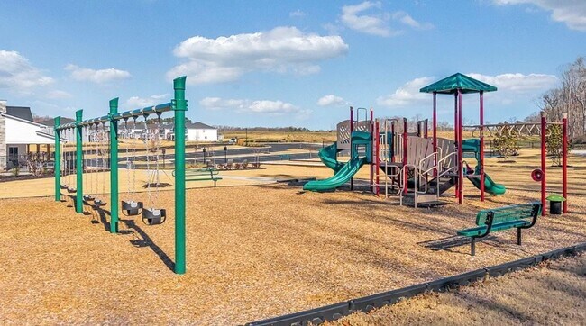 Building Photo - 3 BR, 2 BA with Fenced Yard and Fantastic Amenities!