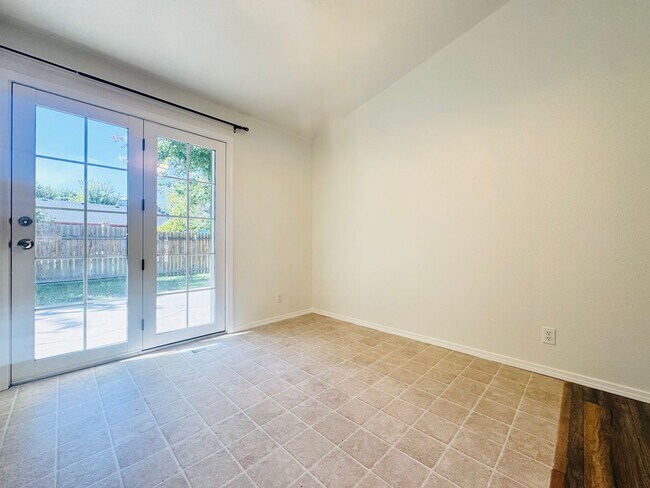 Building Photo - Desirable South East Boise Home for Rent -...