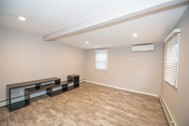 Building Photo - 580 Park Ave