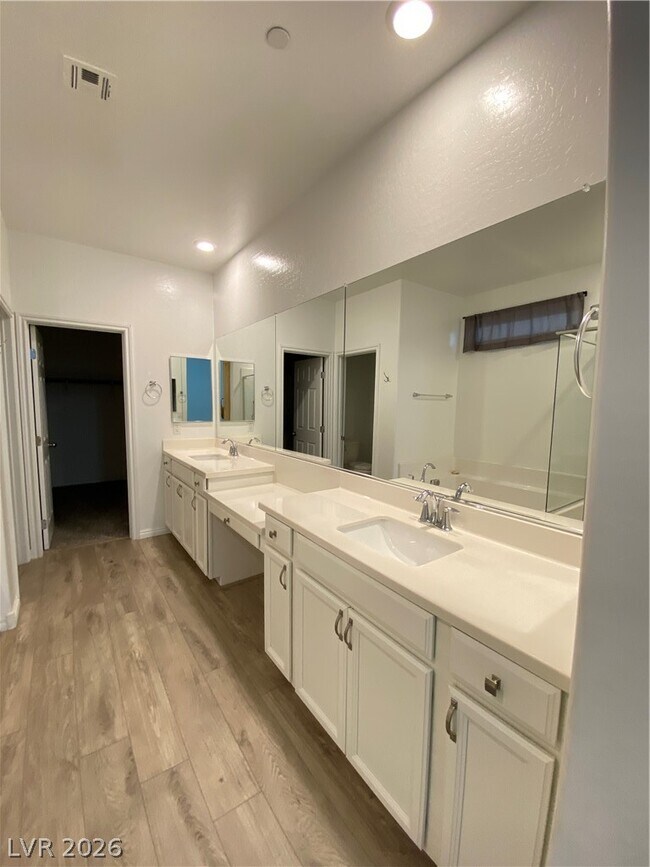 Building Photo - 3176 Fern Nook Ave