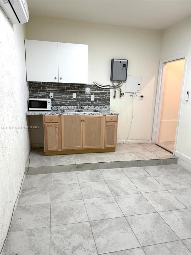 Building Photo - 260 SE 32nd Ave