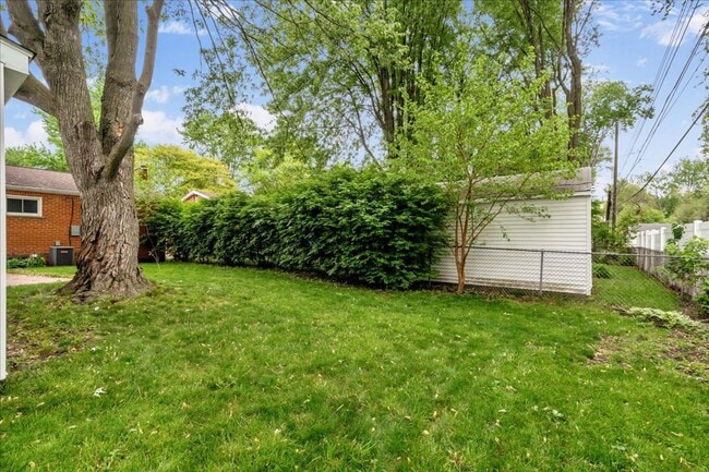 Building Photo - Charming Madison Heights Home with Garage and Fenced Yard