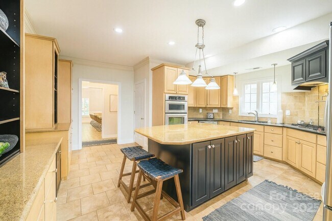 Building Photo - 3115 High Ridge Rd