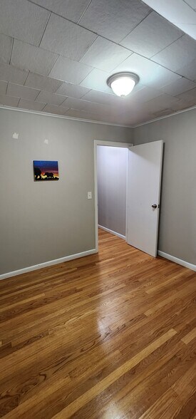 Building Photo - 4044 Pine St