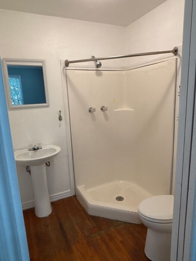 Building Photo - Cute 2/2/1 in the heart of Pollard Park area!