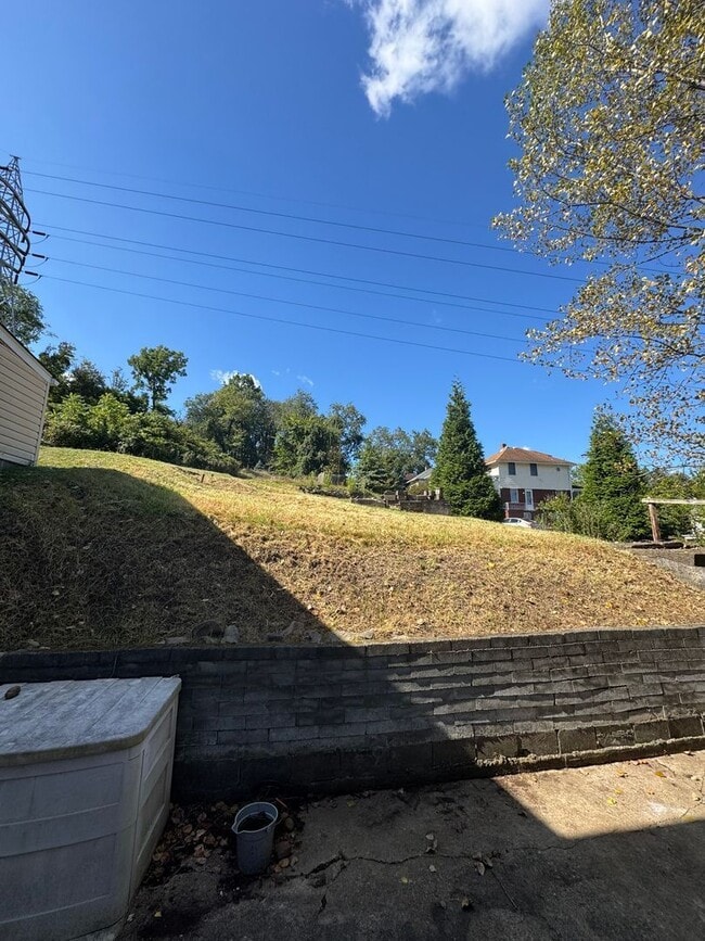 Building Photo - 249 Elwyn Ave