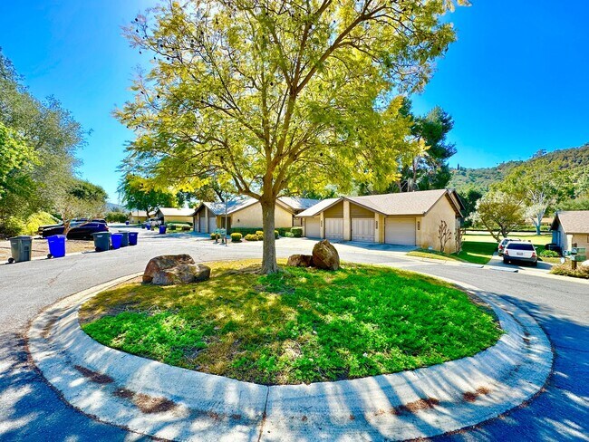Building Photo - Beautiful, End-Unit, Ground Level, Largest SF 1/1 layout in the Pala Mesa Villas Community with G...
