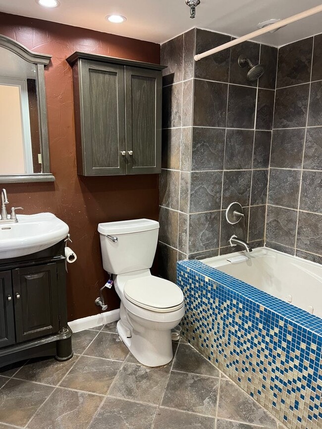 Building Photo - Ocean Vista - Spacious 2 Bedroom 2 Bath 1 ...