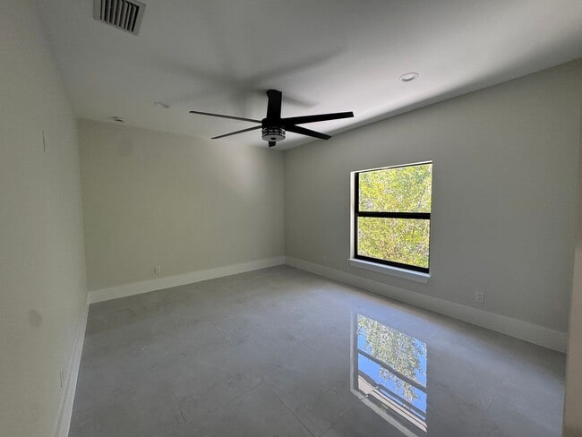 Building Photo - New Construction 4/2 Home!