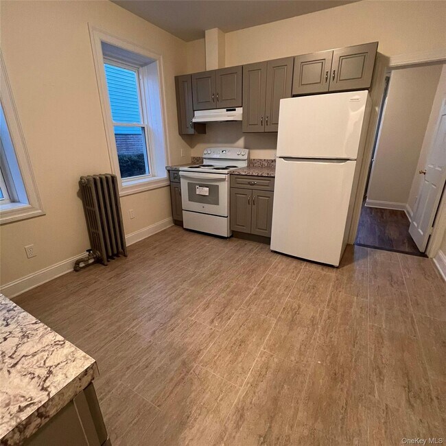 Primary Photo - 451 S Tenth Ave