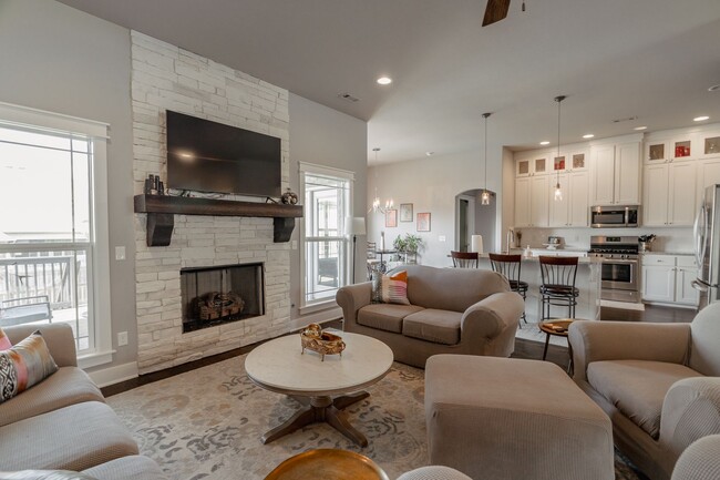 Building Photo - Immaculate 4 Bedroom Home with in Riverwal...