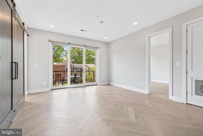 Building Photo - 1240 Raum St NE