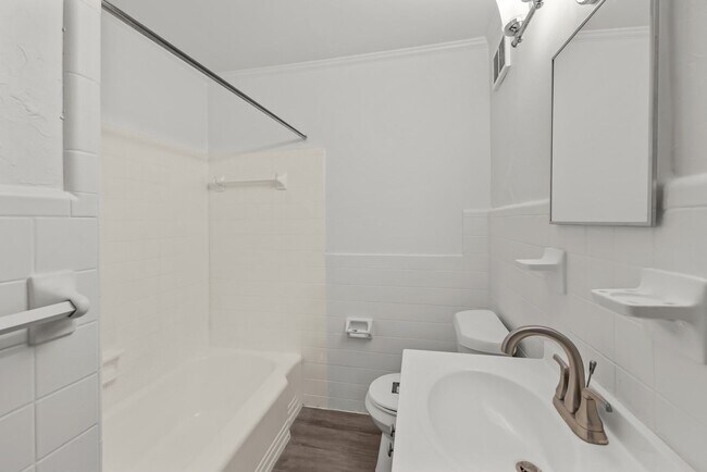 Building Photo - 2 Bedroom 1 Bath For Rent-7840 8th Ave S, Birmingham, AL 35206