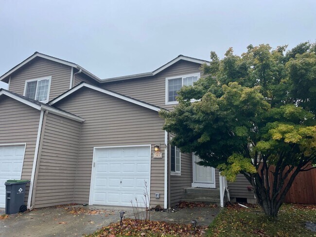 Building Photo - Lovely 3 Bedroom Coupeville Home! Huge Back Yard