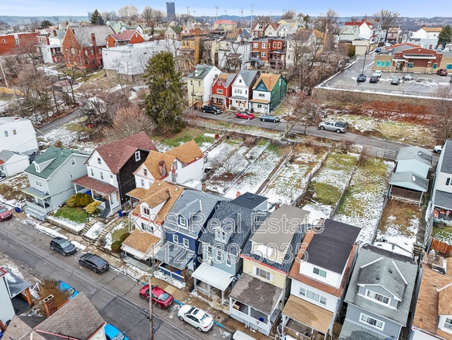 Building Photo - 2321 Spring St