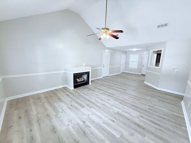 Building Photo - 3BR/3BA For Rent