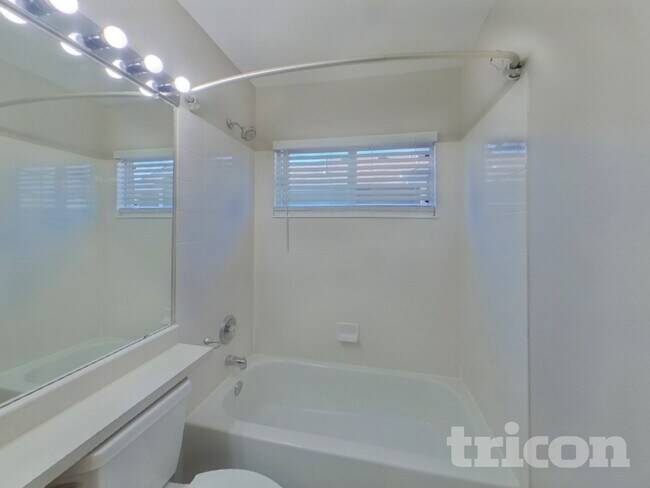 Building Photo - 10893 Bullock Ct