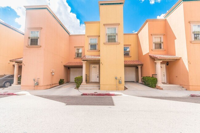 Primary Photo - Adorable 3 bedroom 2.5 bath condo in Easts...