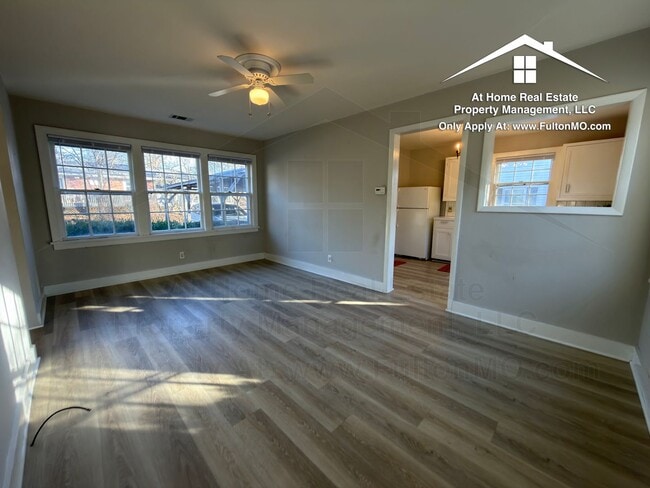 Building Photo - 715-709 W 7th St