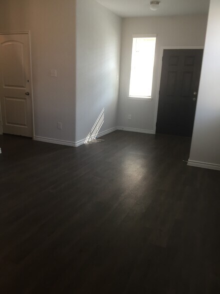 Enrty - 3103 Quail St