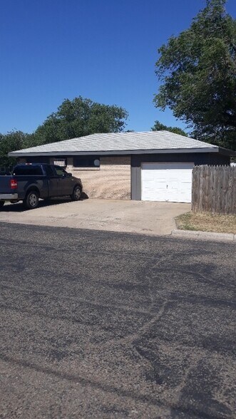 Building Photo - 2700 3rd Ave