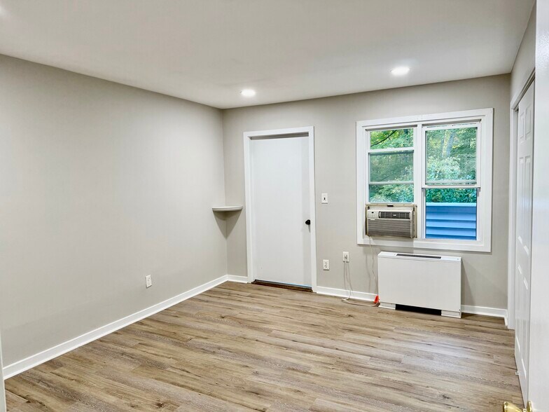 Building Photo - 11 Wild Oaks Rd