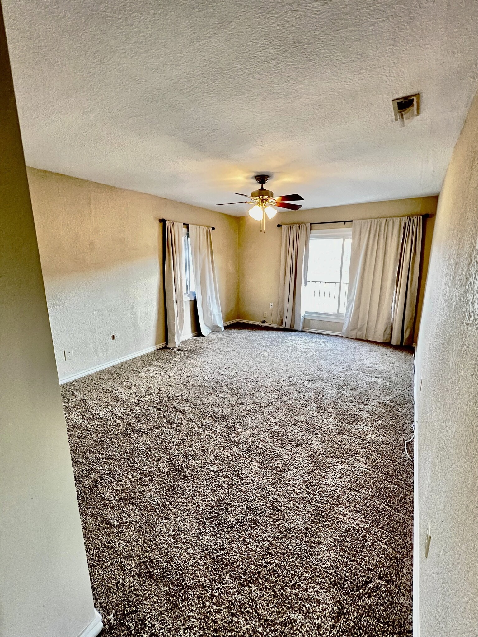bedroom 1 - 1301 E US Highway 24