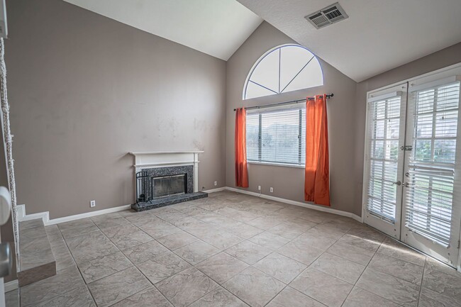 Building Photo - Spacious 3-Bedroom Home with Large Backyard on a Cul-de-Sac in Saugus!