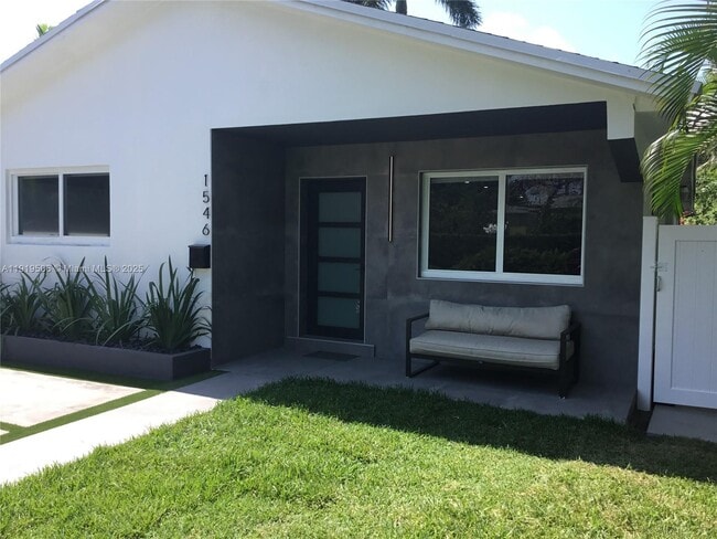 Building Photo - 1546 Van Buren St