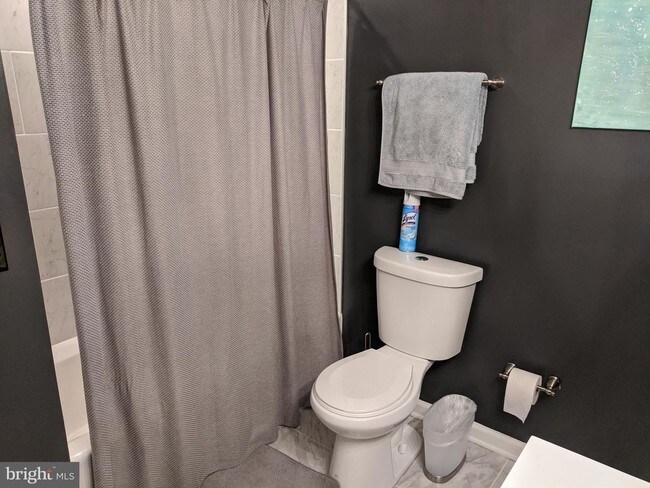 Building Photo - 10 E Lee St