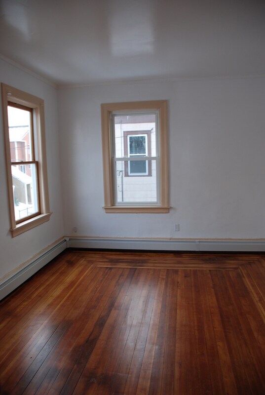 Building Photo - 381 Pine St