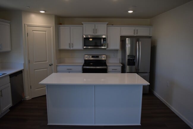 Building Photo - 4049 Cinnabar Ave