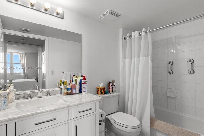 Building Photo - 3000 Coral Wy
